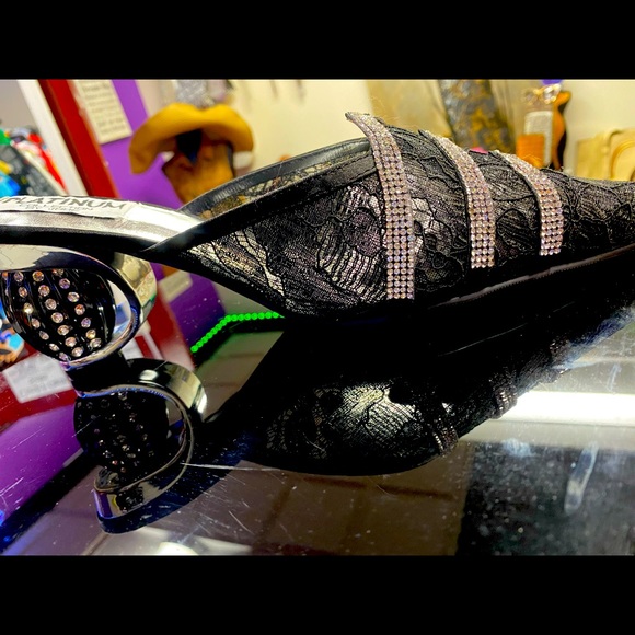 Shoe - Picture 2 of 3